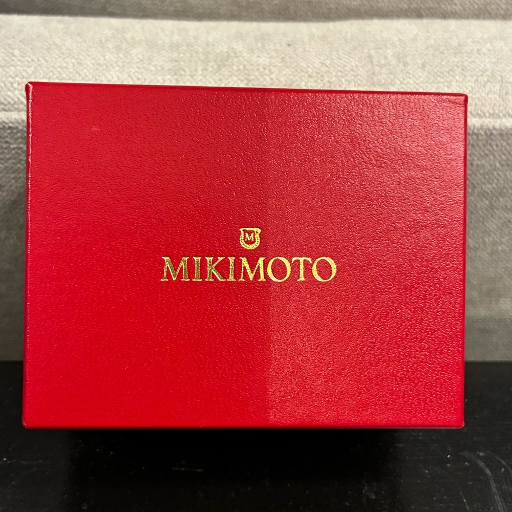 Mikimoto 18k Akoya Pearl Earrings, 7mm, A quality - Picture 6 of 10